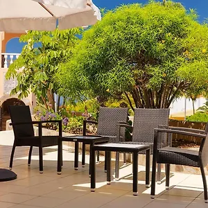 paradise-court-aparthotel.tenerifehoteles.net/